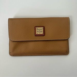 Dooney and Bourke Pebble Grain Milly Wristlet Wallet